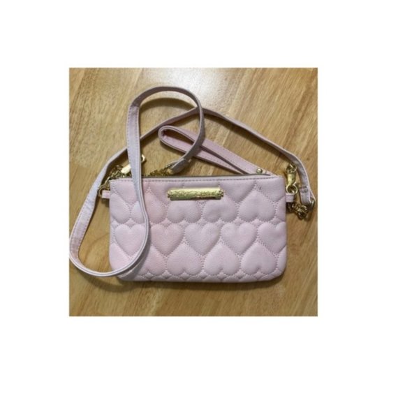 Betsey Johnson Heart Embossed Cell Phone Charging Wristlet Crossbody Bag - Picture 1 of 11